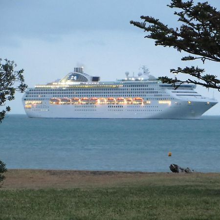 Harbour View Motel On Ahuriri Beach In Napier Nz With Sea View Suites Bagian luar foto