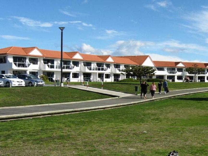 Harbour View Motel On Ahuriri Beach In Napier Nz With Sea View Suites Bagian luar foto