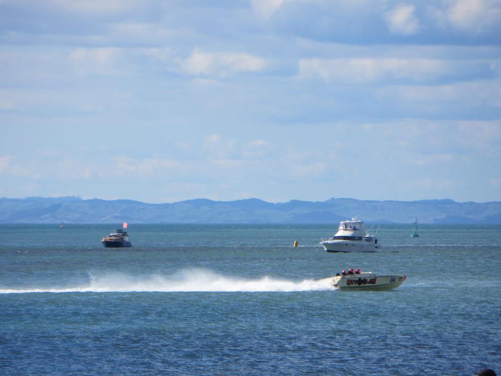 Harbour View Motel On Ahuriri Beach In Napier Nz With Sea View Suites Bagian luar foto