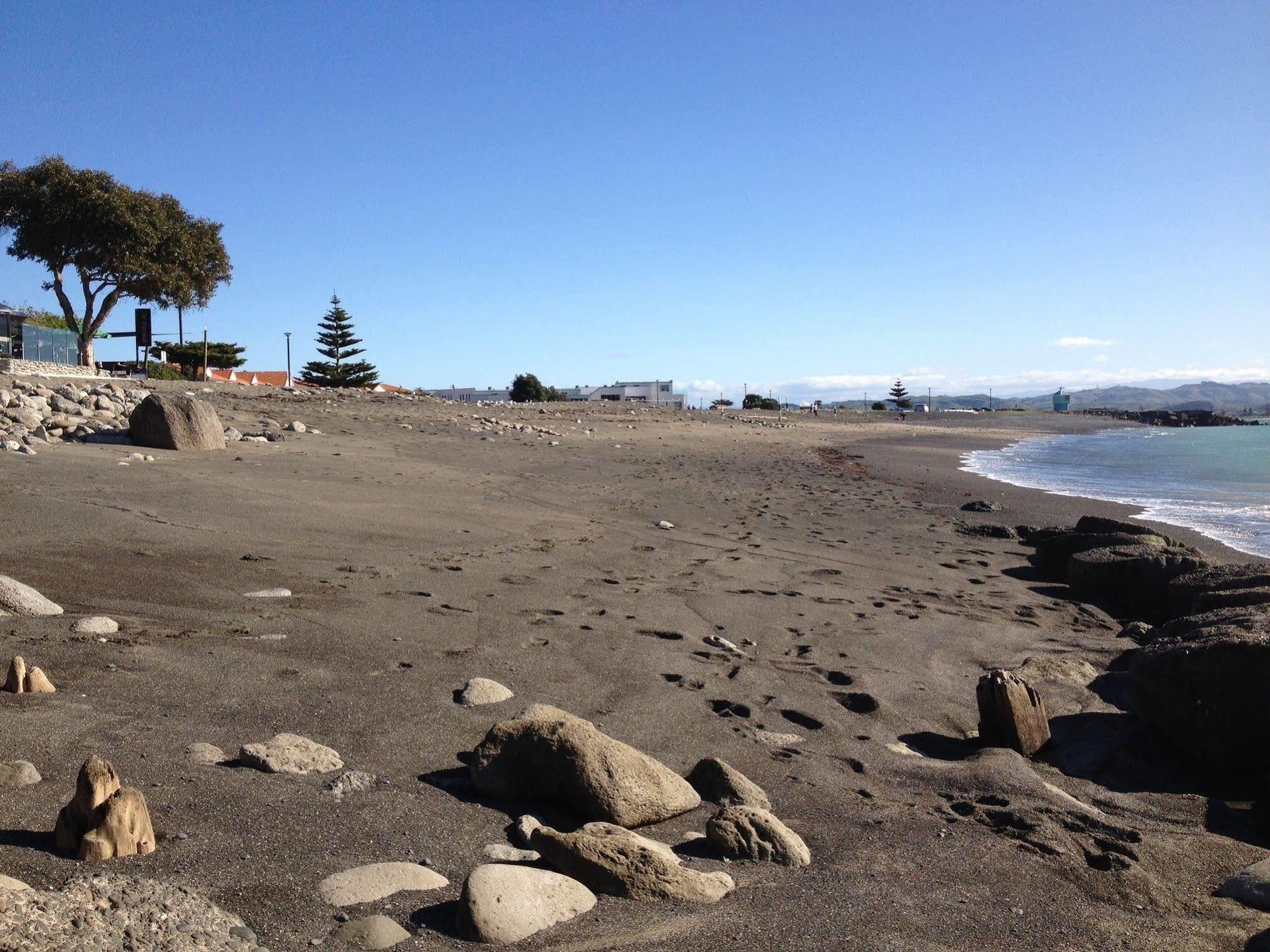 Harbour View Motel On Ahuriri Beach In Napier Nz With Sea View Suites Bagian luar foto